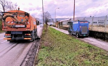 FOTO: Trenčín začal s jarným čistením ulíc