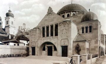 FOTO: Trenčianska synagóga sa dostala na poštovú známku