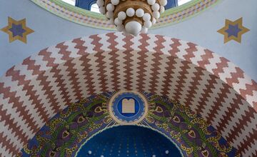 FOTO: Trenčianska synagóga sa dostala na poštovú známku