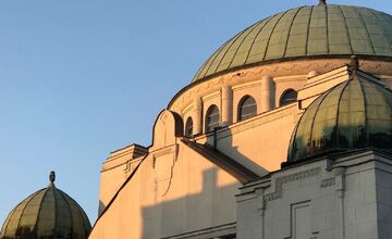 FOTO: Trenčianska synagóga sa dostala na poštovú známku