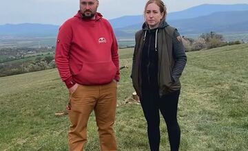 FOTO: Vandali poškodili a znehodnotili novú ohradu pre kravy v katastri obce Melčice v novom meste nad Váhom