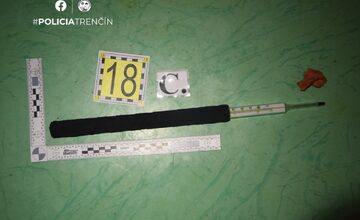 FOTO: Policajti z Prievidze odhalili nelegálnu výrobu drog