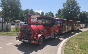 FOTO: Deti ho milovali, teraz sa predáva: vláčik z Nového Mesta čaká na nového majiteľa