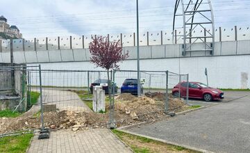 FOTO: V Trenčíne budujú nové nabíjacie stanice pre elektromobily