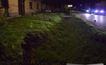 FOTO: Opitý vodič narazil do rodinného domu