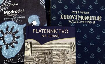 FOTO: Bratia Trnkovci obnovujú v Púchove tradíciu modrotlače