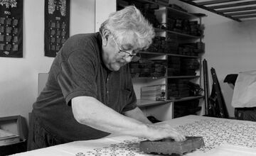 FOTO: Bratia Trnkovci obnovujú v Púchove tradíciu modrotlače