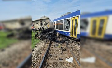FOTO: Pri zrážke vlaku s kamiónom pri Dunajskej Strede zomrel 58-ročný kamionista a jazdec na koni Marián