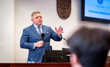 FOTO: Robert Fico v Trenčíne