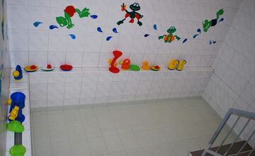 FOTO: Materská škola v Prievidzi učí deti saunovať