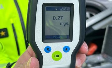 FOTO: Hromadná akcia policajtov pri Trenčíne