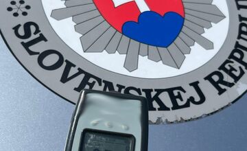 FOTO: Hromadná akcia policajtov pri Trenčíne