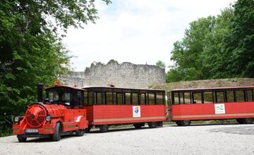 FOTO: Turistický vláčik v Trenčíne otvára sezónu