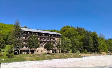 FOTO: Bazén v Opatovej je opäť vyčistený a napustení, návštevníci sú nadšení 