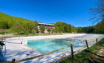 FOTO: Bazén v Opatovej je opäť vyčistený a napustení, návštevníci sú nadšení 