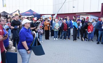FOTO: Odhalili lavičku Borisa Sádeckého s AED