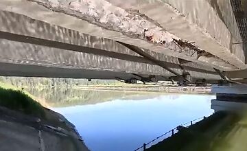 FOTO: Most po rekonštrukcii v Považskej Bystrici je opäť v kritickom stave 