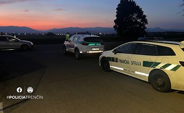 FOTO: Policajná akcia v Trenčíne a Ilave