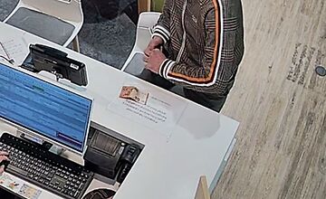 FOTO: Nepoznáte muža na fotografiách?